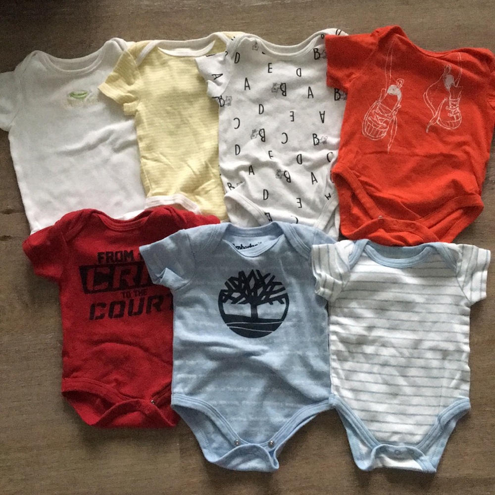 Onesies size 0-3 months bundle of 7